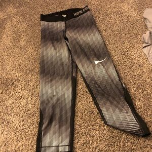 Women’s Nike Cropped Leggings
